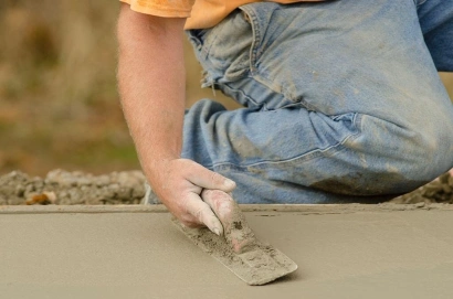 Заливка площадки цементным раствором М250