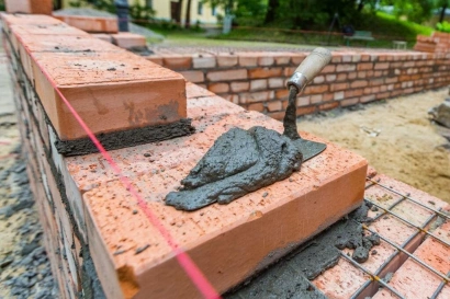 Цементный раствор на кирпиче